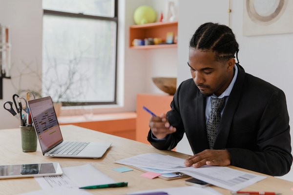 What are the key elements of a successful marketing plan for UK businesses?